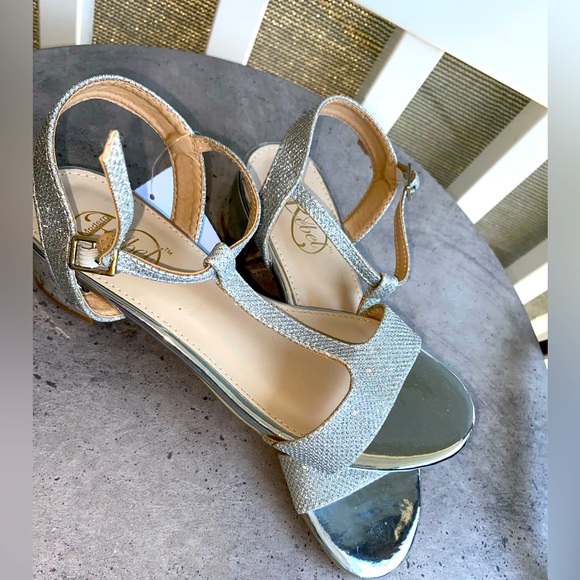 Rebel Wedge - Picture 3 of 14